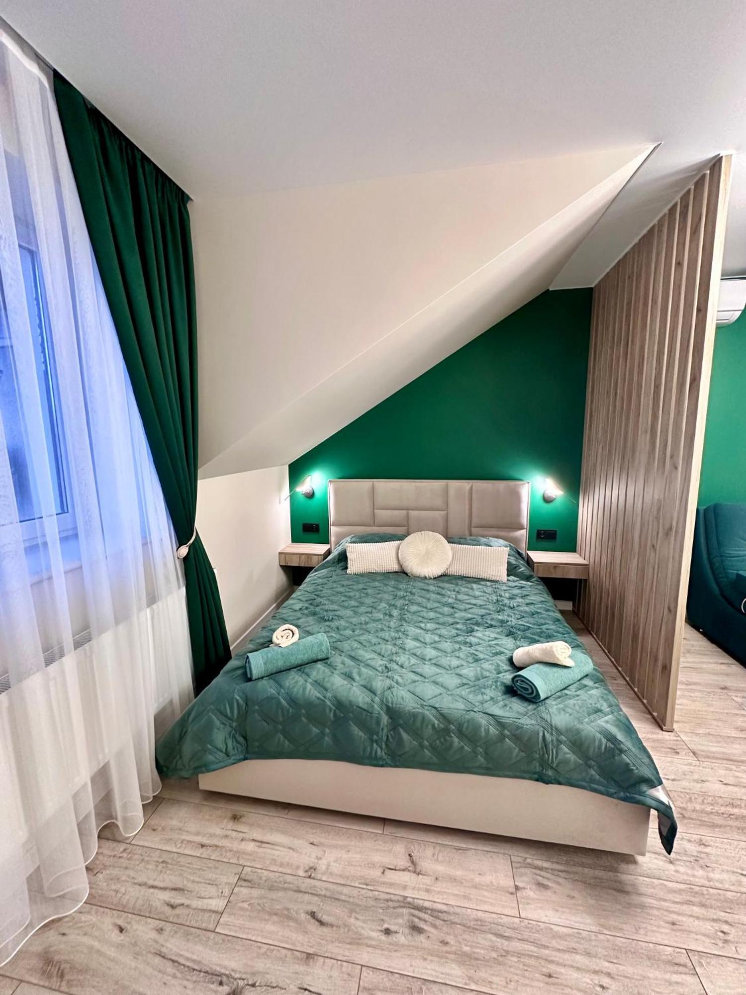 Apartment стильні та просторі «d.і.м.»
