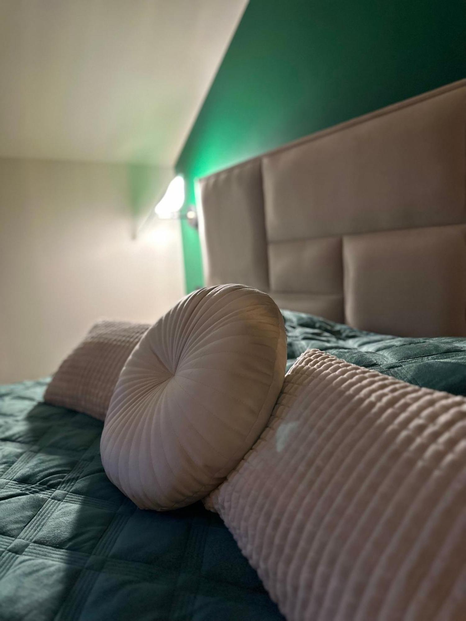 Apartment стильні та просторі «d.і.м.»